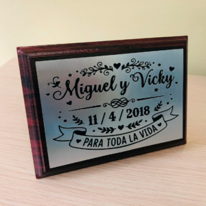 Placas de Homenaje en Madera de Caoba con Bicapa